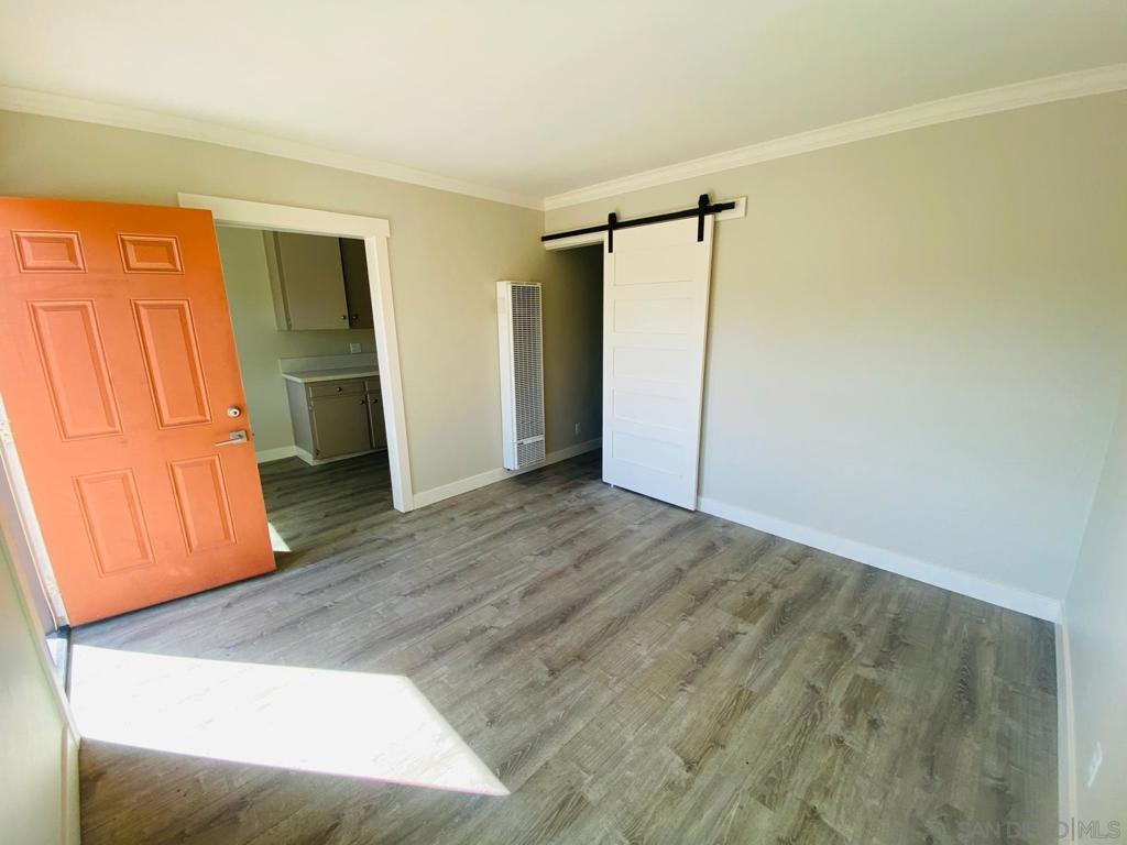 297 S Mollison Ave Property Photo 2
