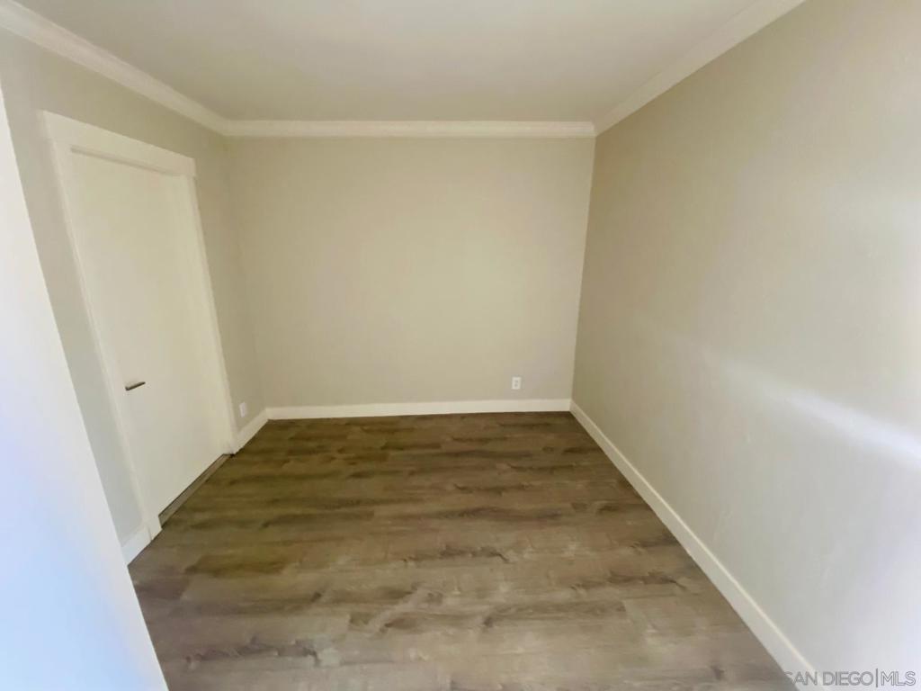 297 S Mollison Ave Property Photo 6