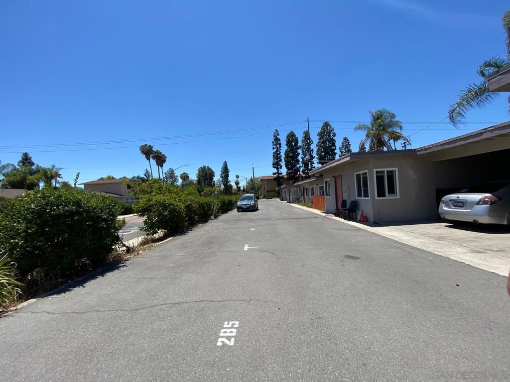 285 S Mollison Ave Property Photo 2