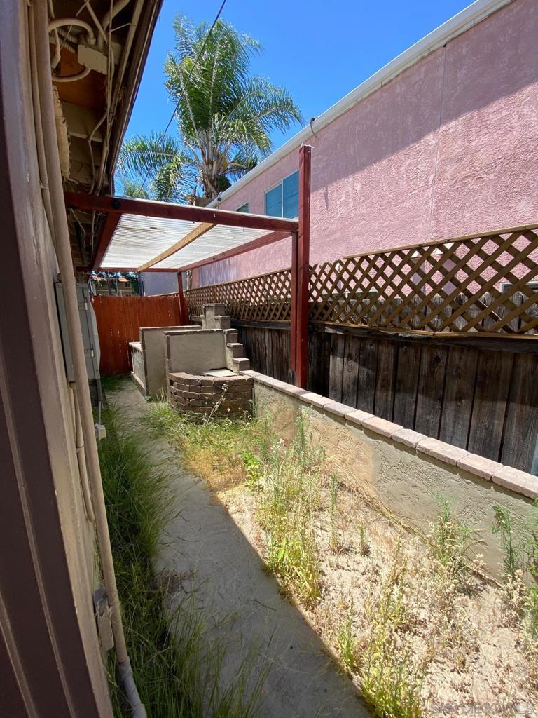 285 S Mollison Ave Property Photo 3