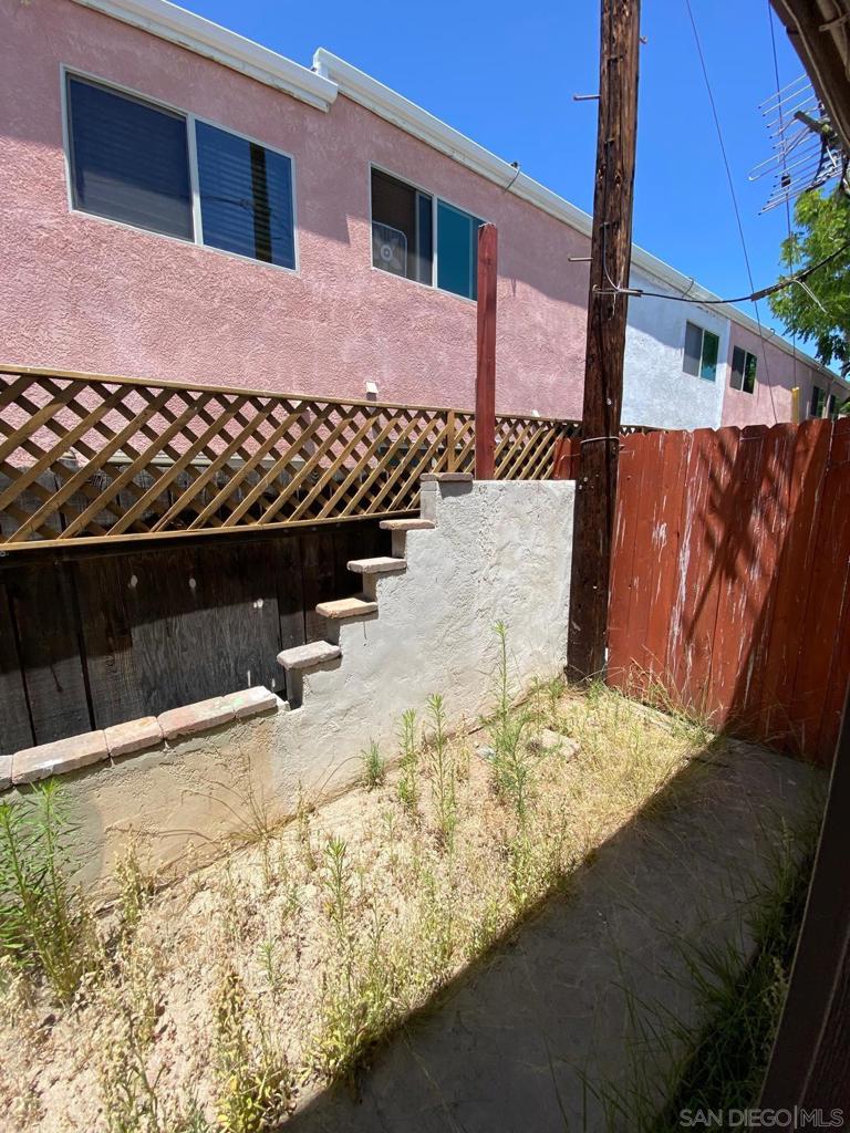 285 S Mollison Ave Property Photo 4