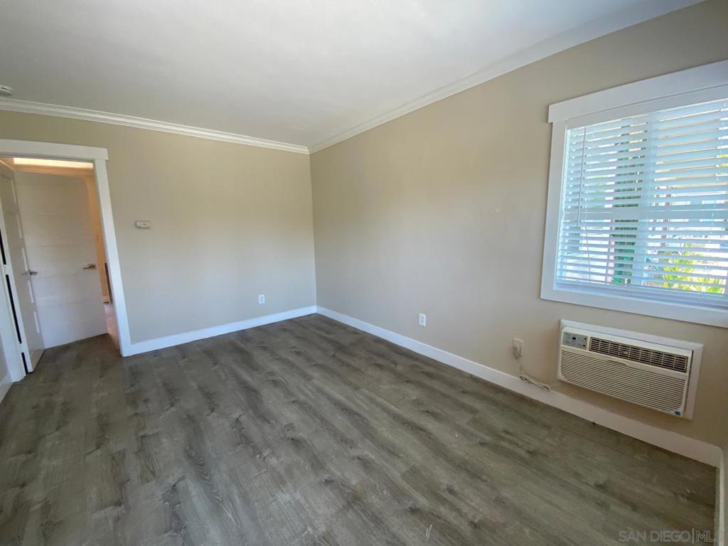 285 S Mollison Ave Property Photo 6