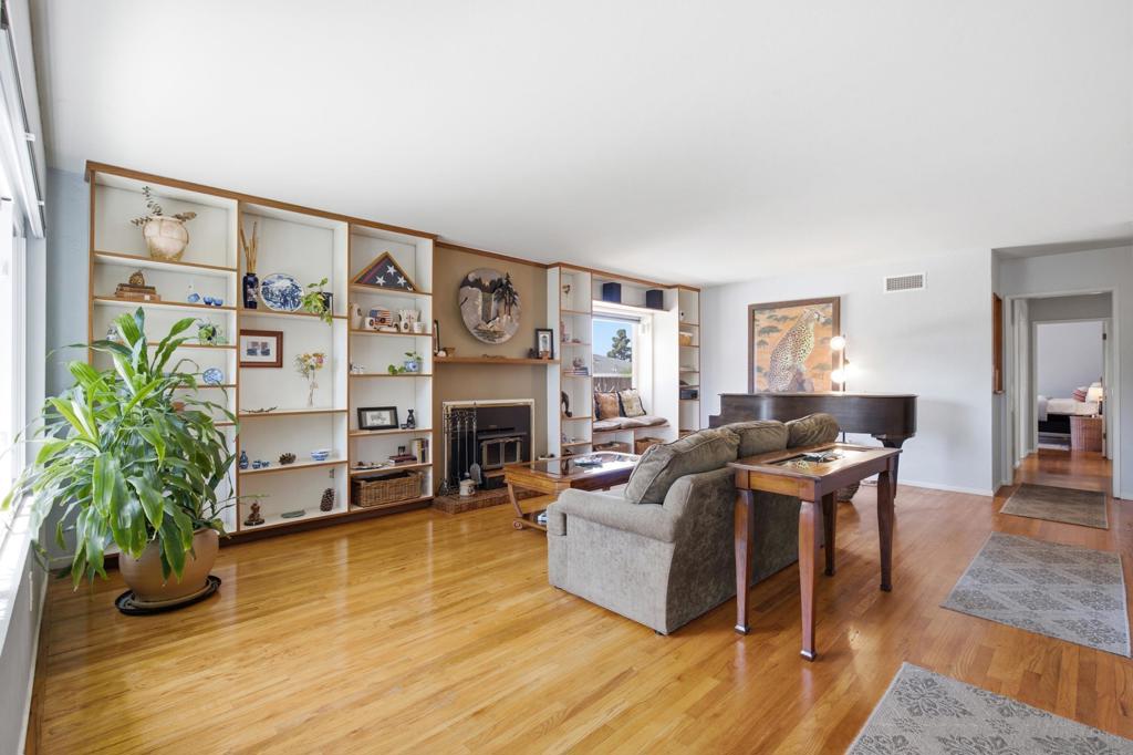 4543 Peak Ct Property Photo 5