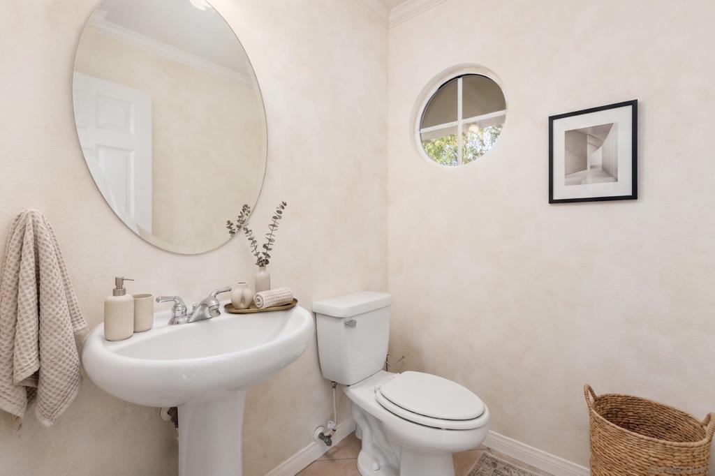 672 Inverlochy Dr Property Photo 9