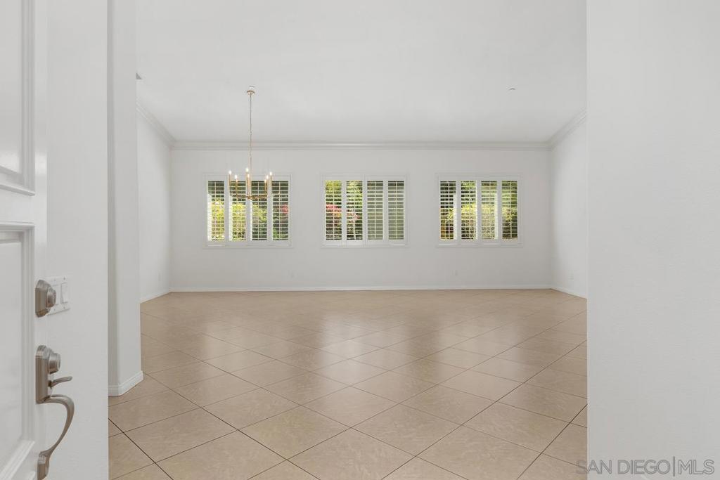 672 Inverlochy Dr Property Photo 14