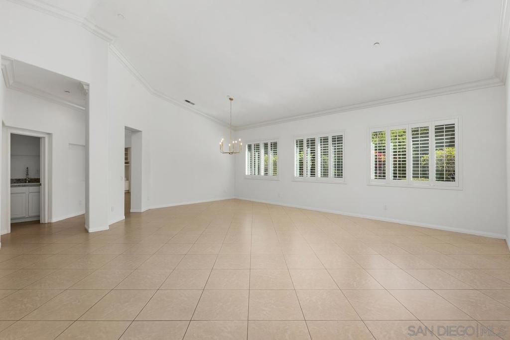 672 Inverlochy Dr Property Photo 17