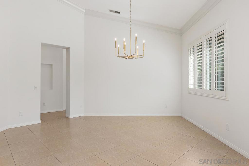 672 Inverlochy Dr Property Photo 18