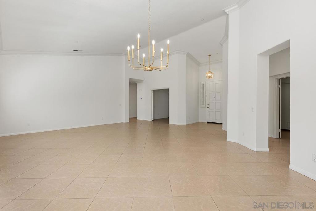 672 Inverlochy Dr Property Photo 19