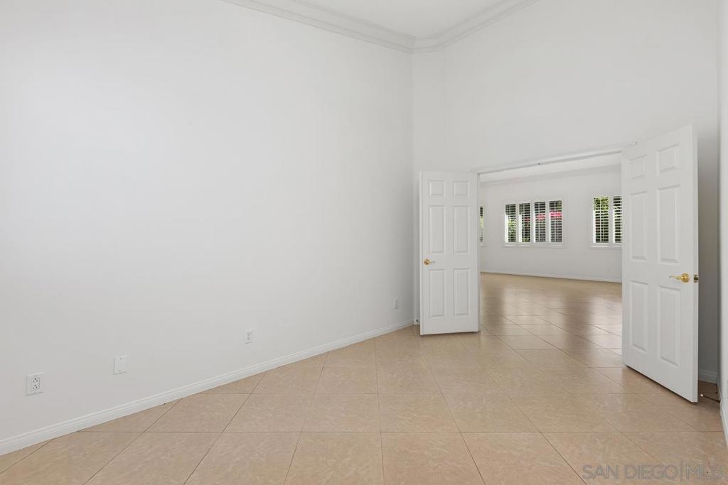 672 Inverlochy Dr Property Photo 21