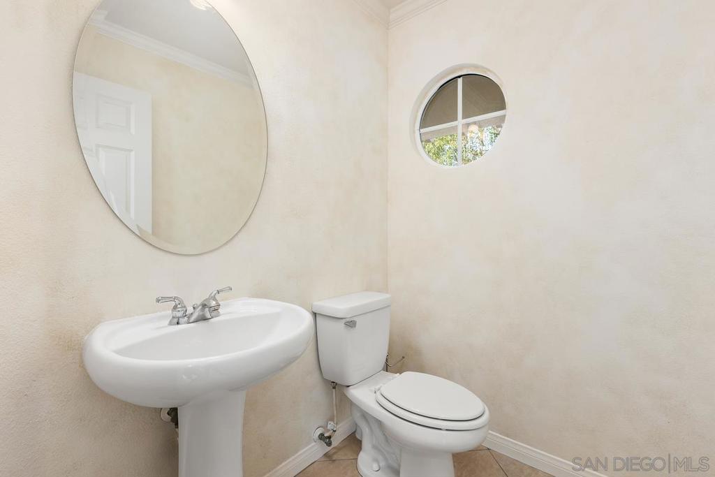 672 Inverlochy Dr Property Photo 22