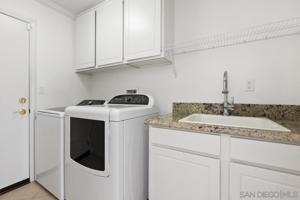 672 Inverlochy Dr Property Photo 23