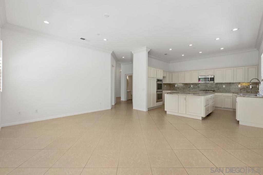 672 Inverlochy Dr Property Photo 27