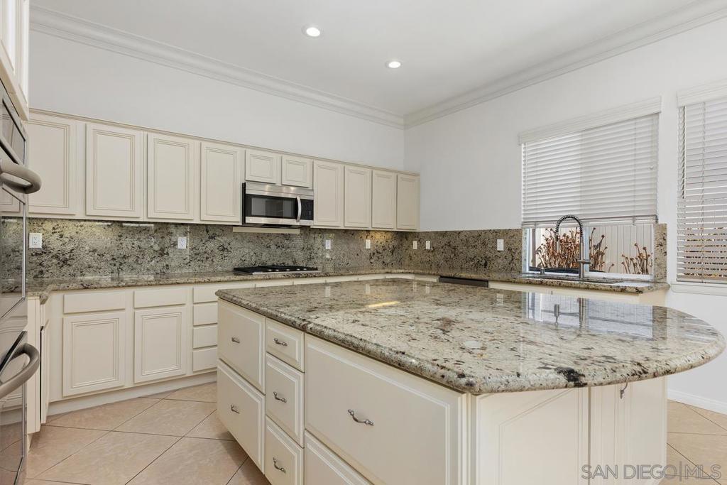 672 Inverlochy Dr Property Photo 30
