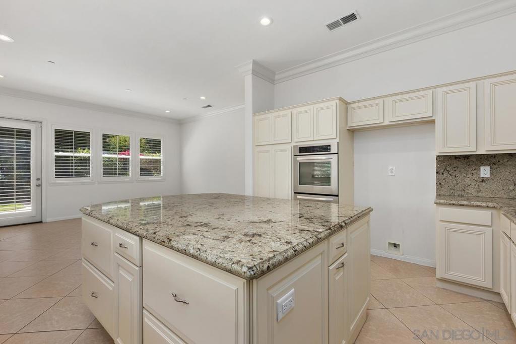 672 Inverlochy Dr Property Photo 33