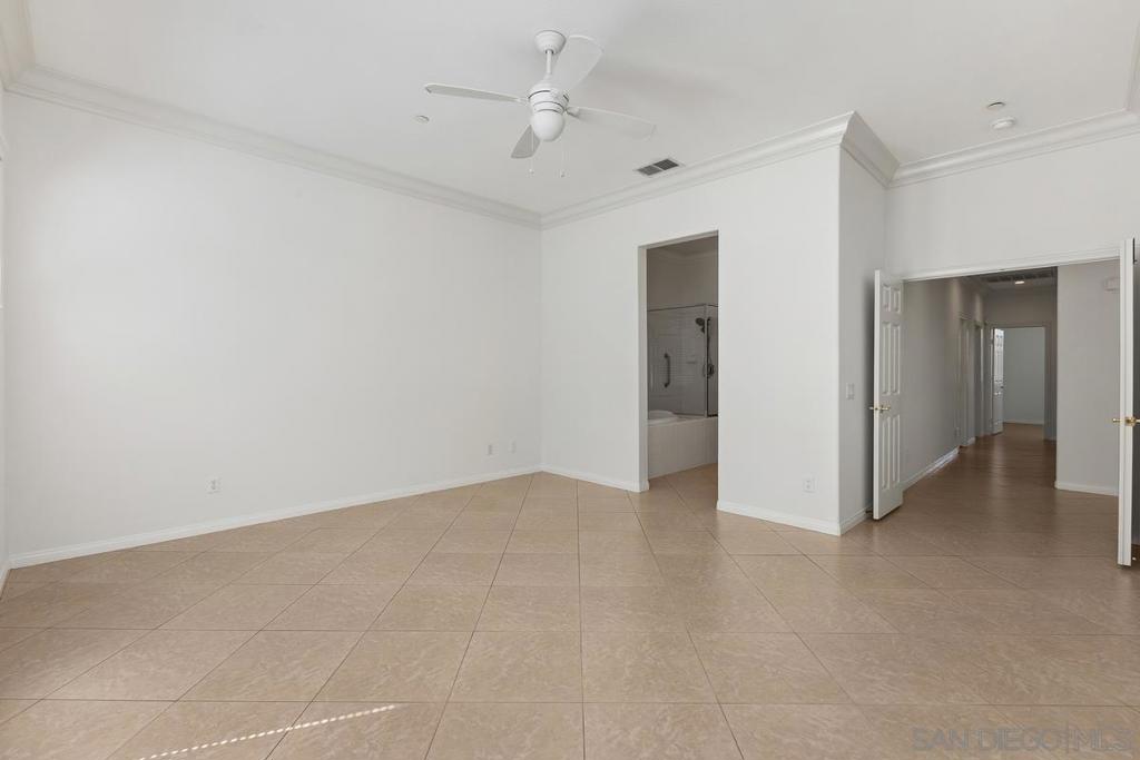 672 Inverlochy Dr Property Photo 35