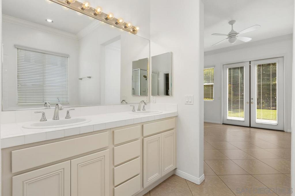 672 Inverlochy Dr Property Photo 38
