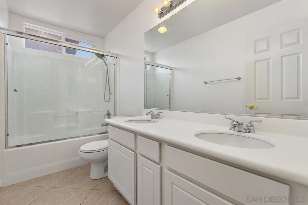 672 Inverlochy Dr Property Photo 41