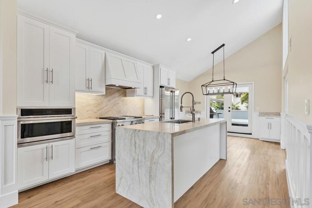 1987 Chalcedony St. Property Photo 1