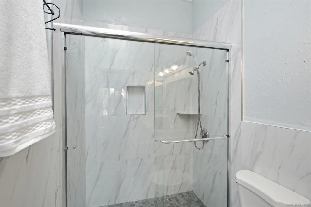 8310 Regents Rd 3h Property Photo 28