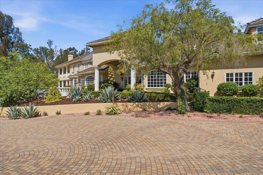6150 Avenida Alteras Property Photo 4