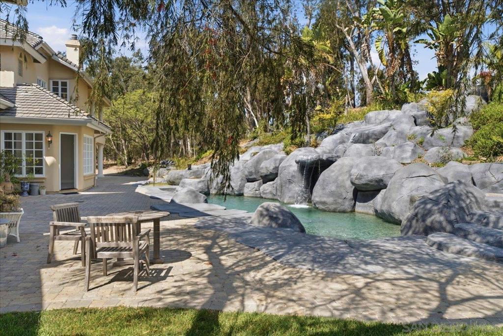 6150 Avenida Alteras Property Photo 10