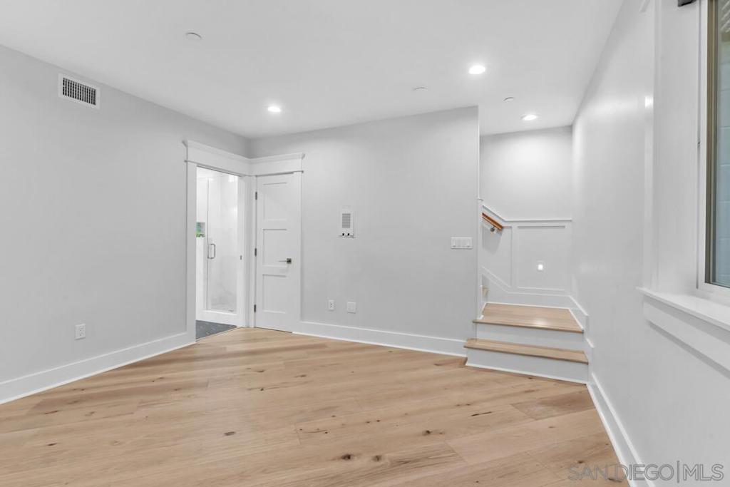 943 F Avenue Property Photo 32
