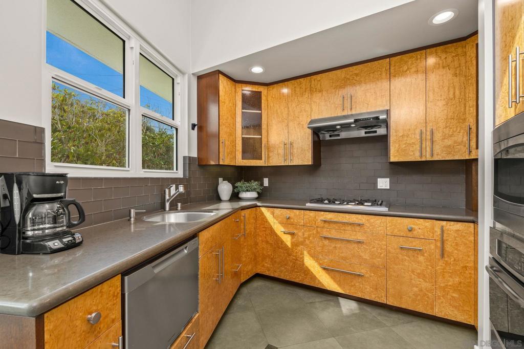 438 La Mesa Ave Property Photo 5