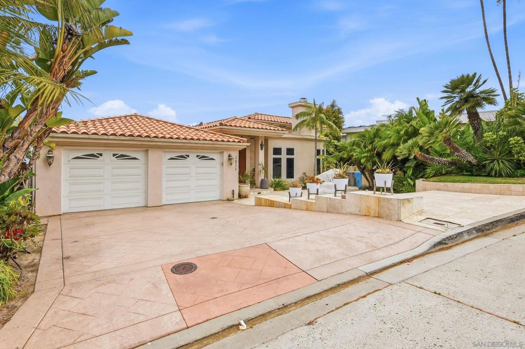 1011 Avenida Amantea Property Photo 3
