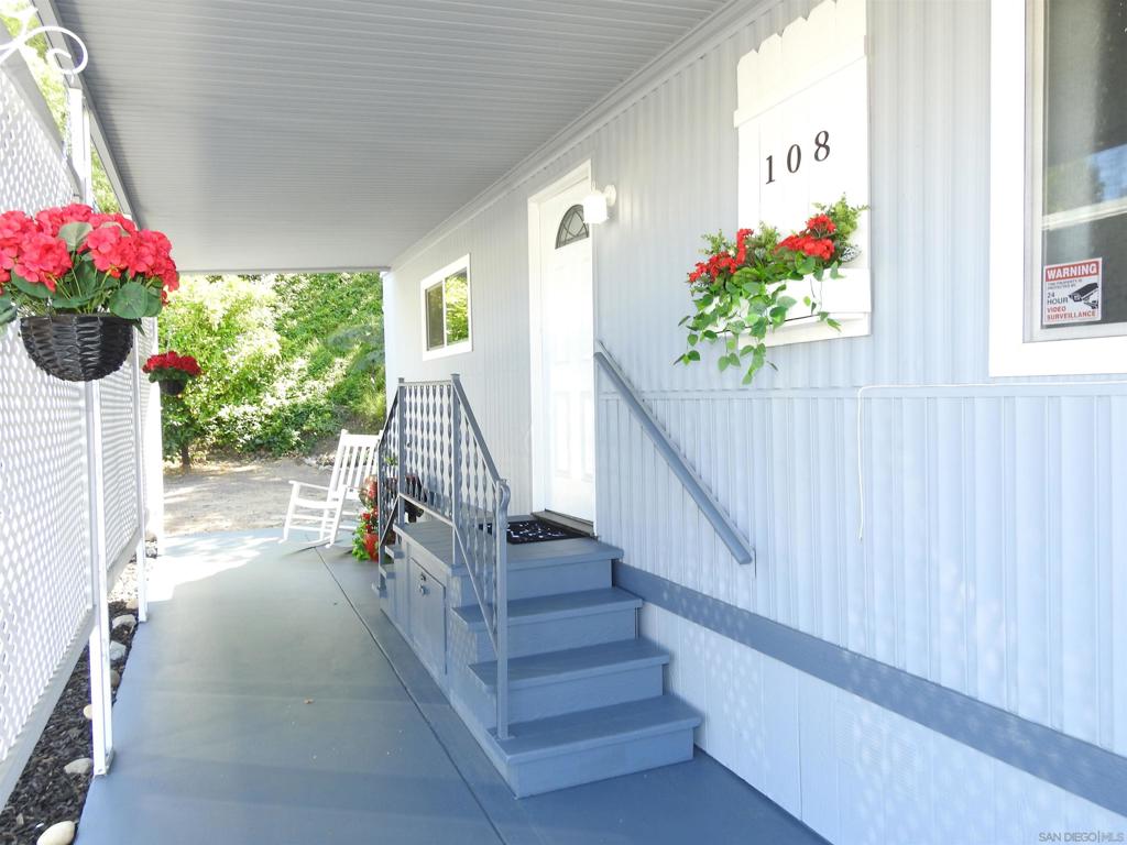 8712 N Magnolia Spc 108 Property Photo 5