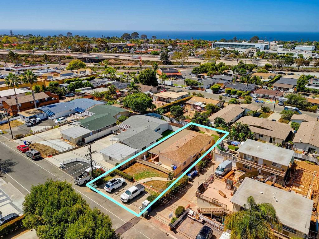 1090 Gardena Rd Property Photo 2