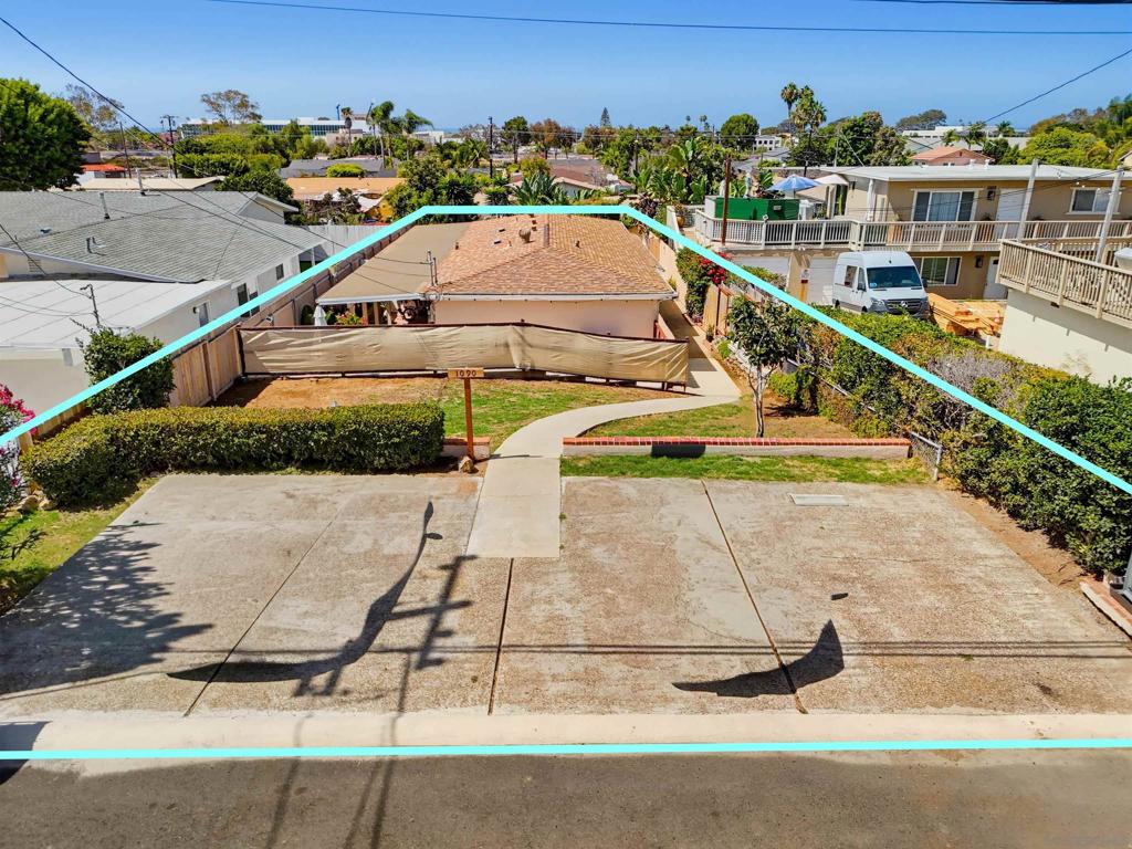 1090 Gardena Rd Property Photo 4