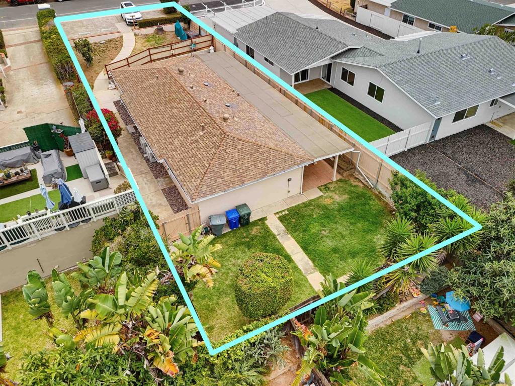 1090 Gardena Rd Property Photo 5