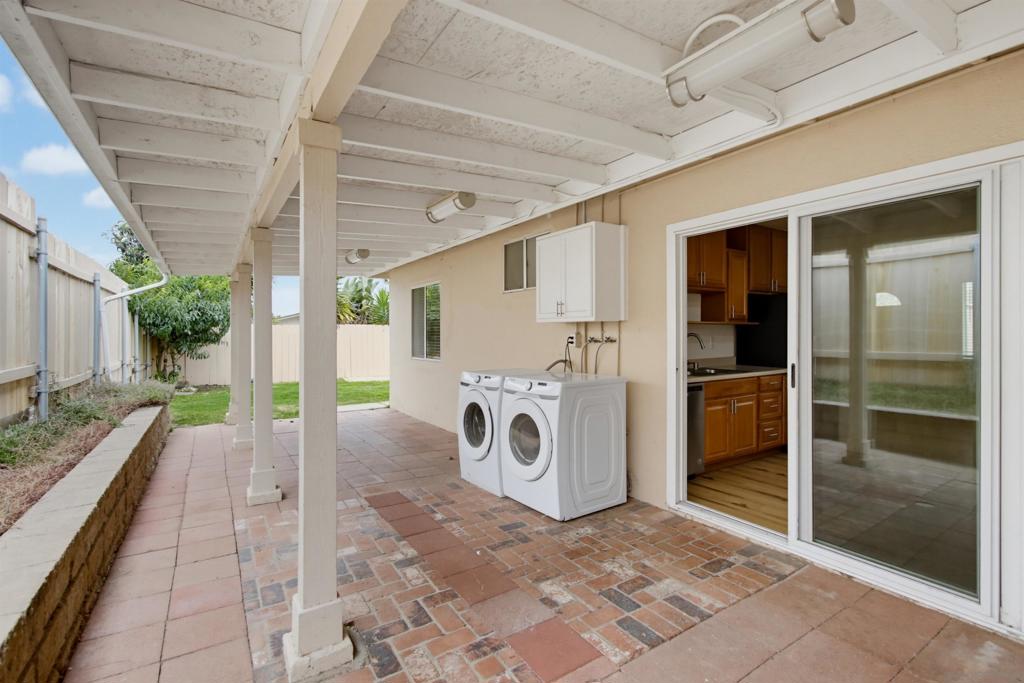 1090 Gardena Rd Property Photo 11