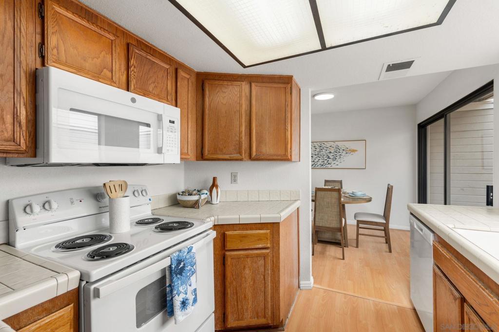 9260 Towne Centre Dr 17 Property Photo 8