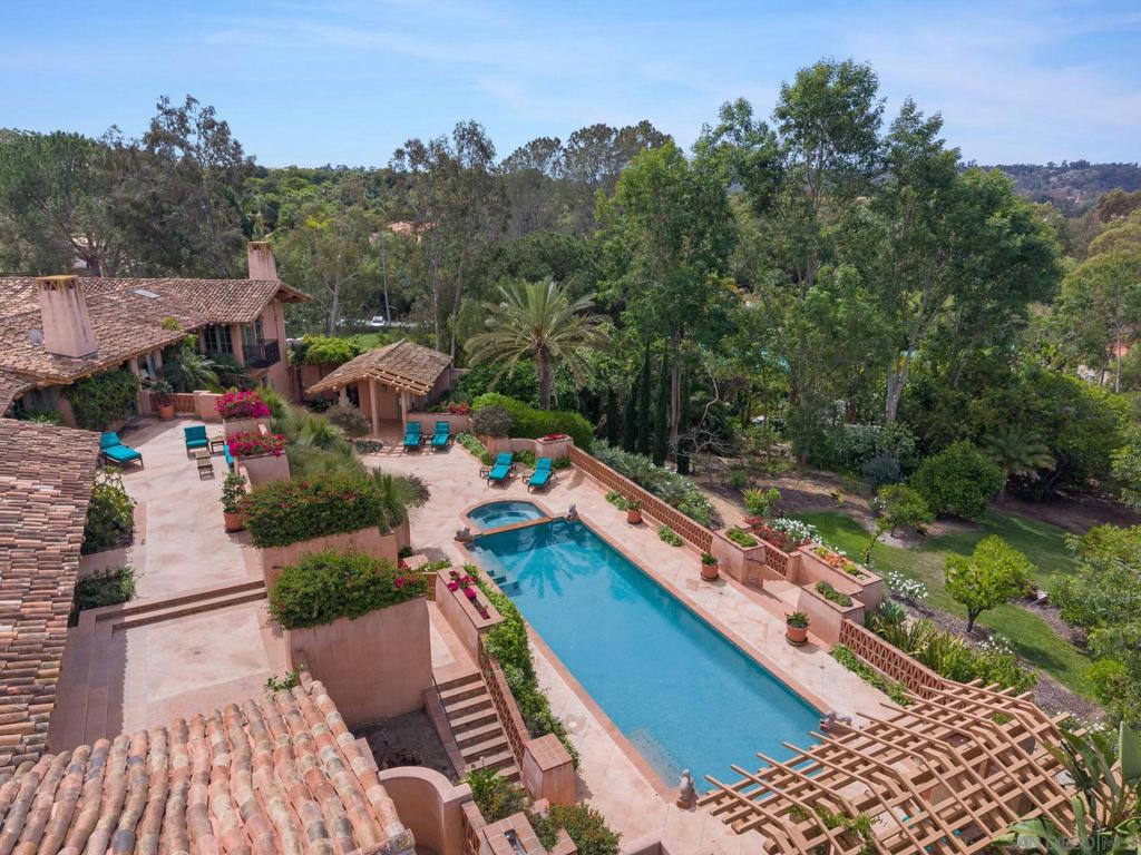 6002 Paseo Valencia Property Photo 1
