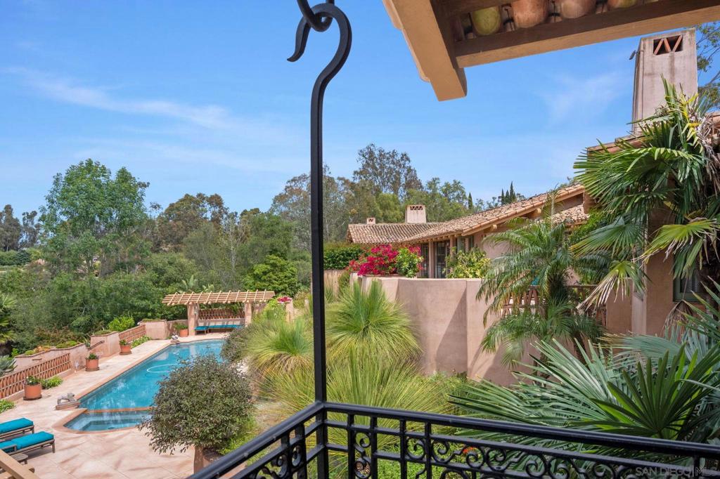 6002 Paseo Valencia Property Photo 2