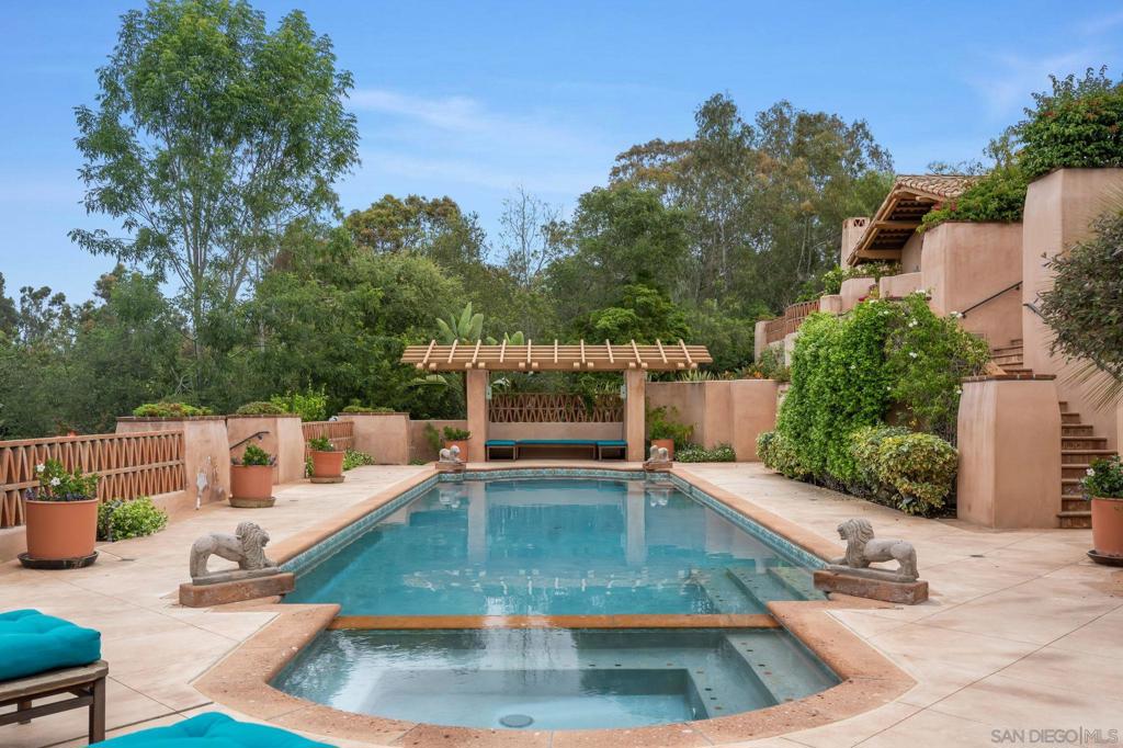 6002 Paseo Valencia Property Photo 8