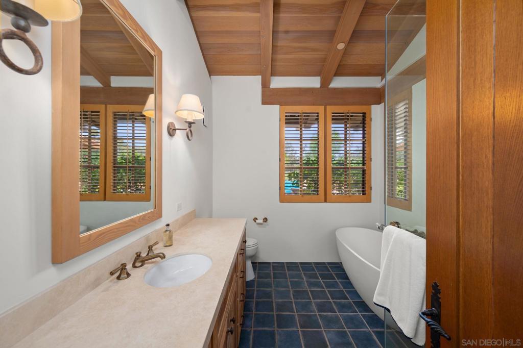 6002 Paseo Valencia Property Photo 27