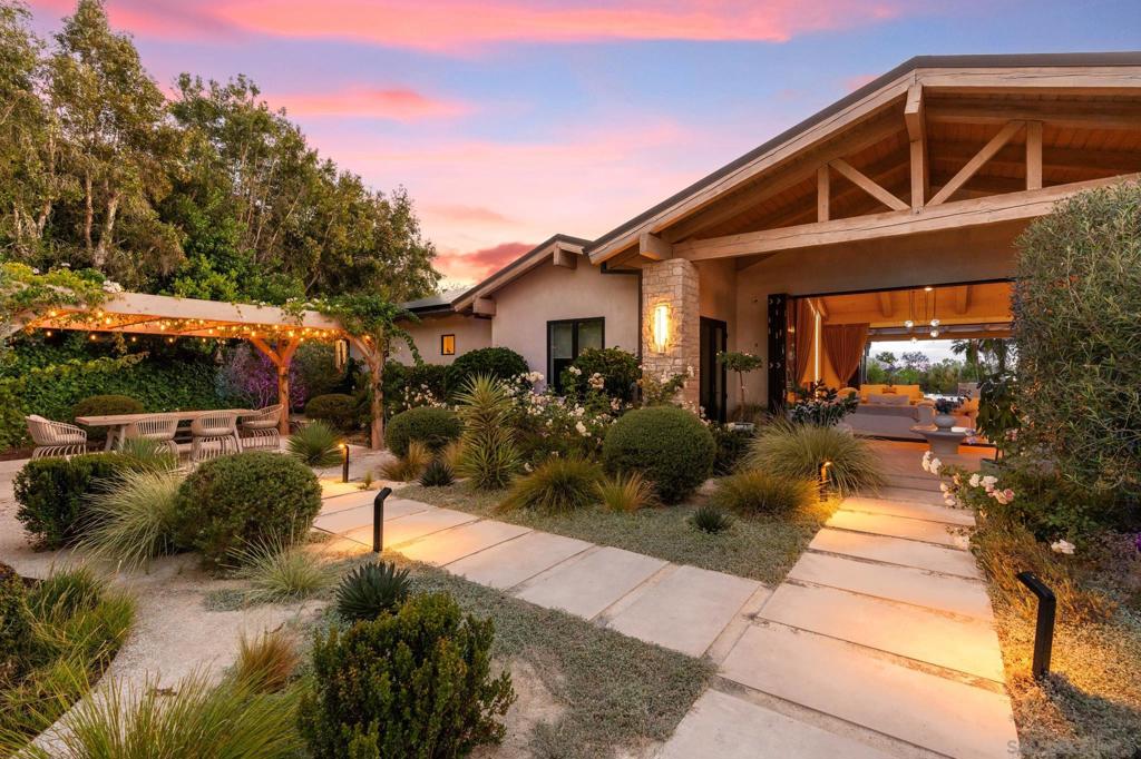 7150 Via Del Charro Property Photo 28