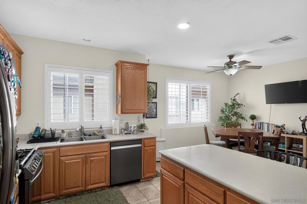 138 W Douglas Ave Property Photo 9