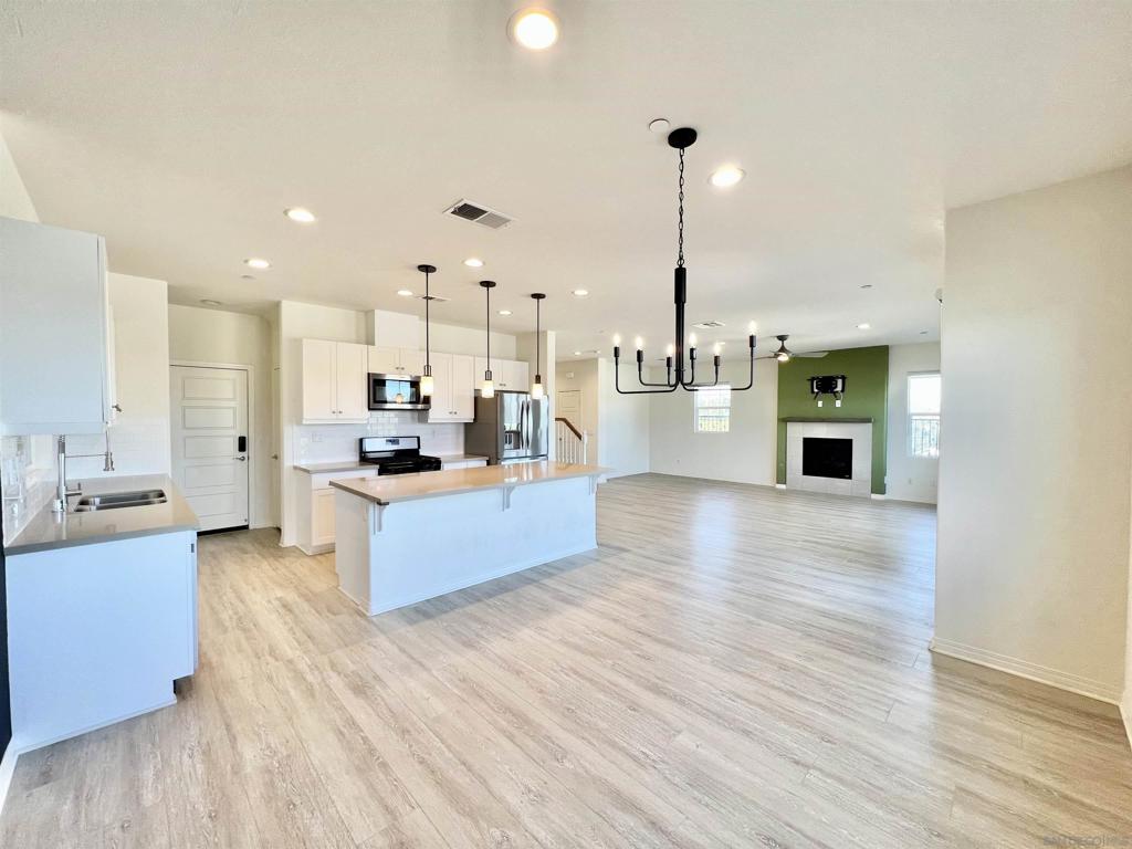 7260 Wembley Property Photo 2