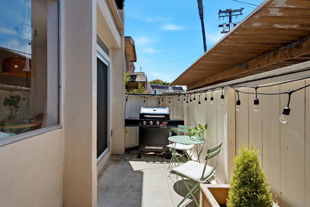 3063 Barnard St 1 Property Photo 5