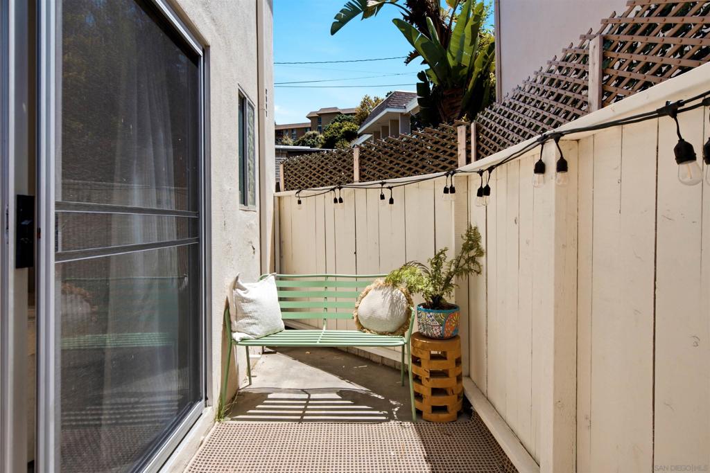 3063 Barnard St 1 Property Photo 17