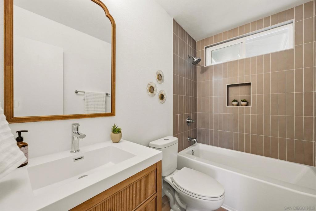 13736 Woodgate Pl Property Photo 27
