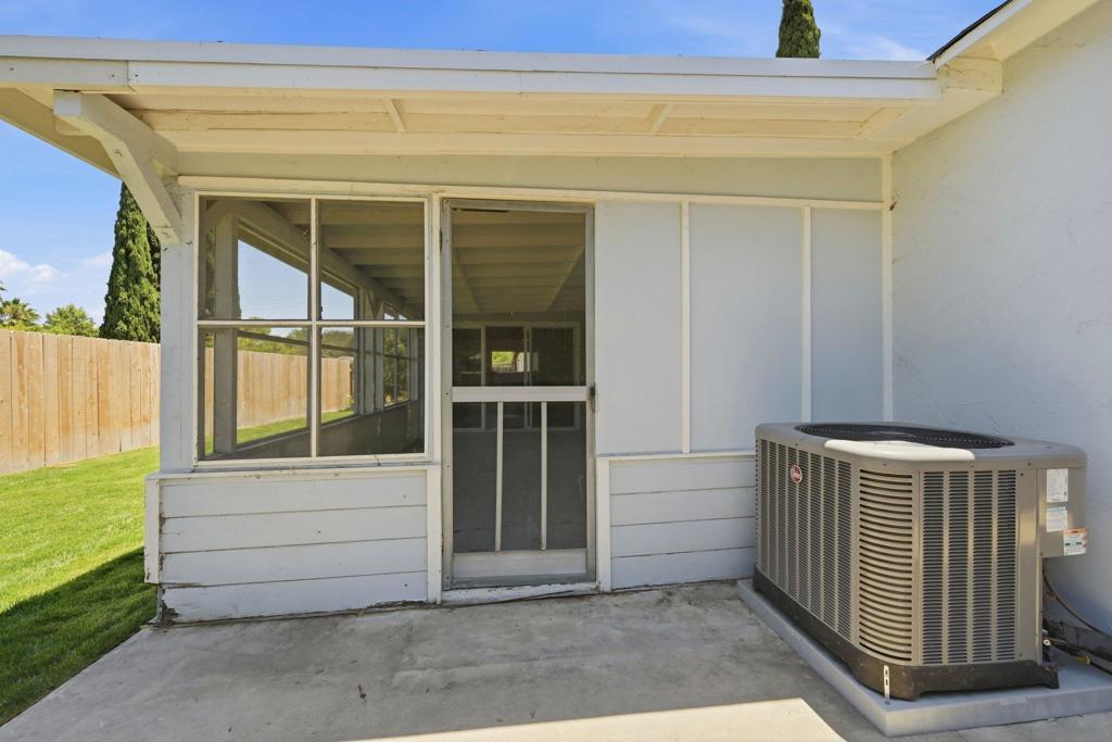 13736 Woodgate Pl Property Photo 36
