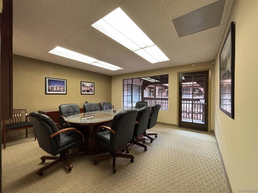 1919 Grand #2k Property Photo 4
