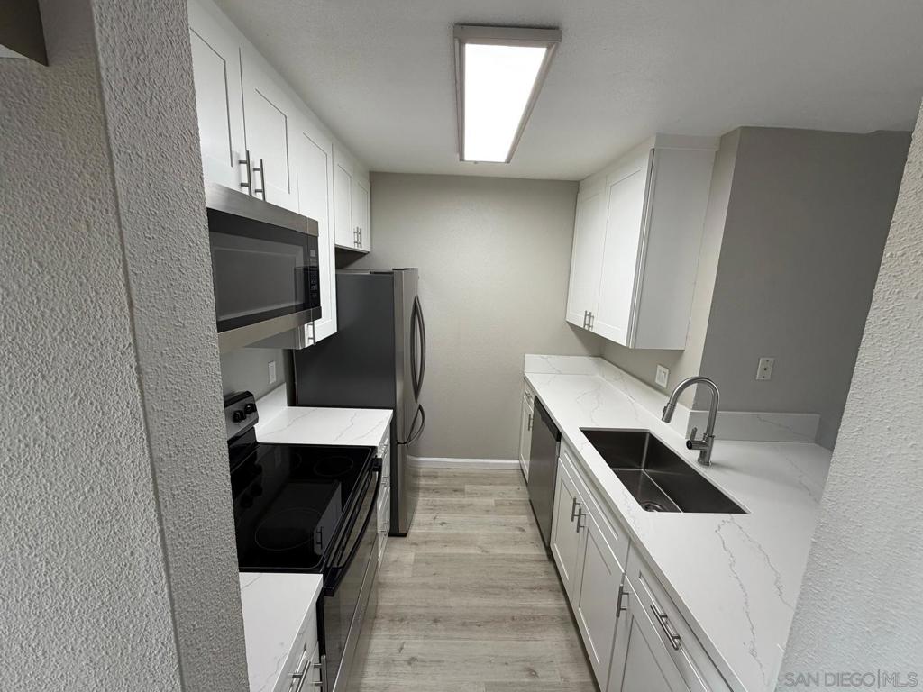 4041 Oakcrest Dr 307 Property Photo 4