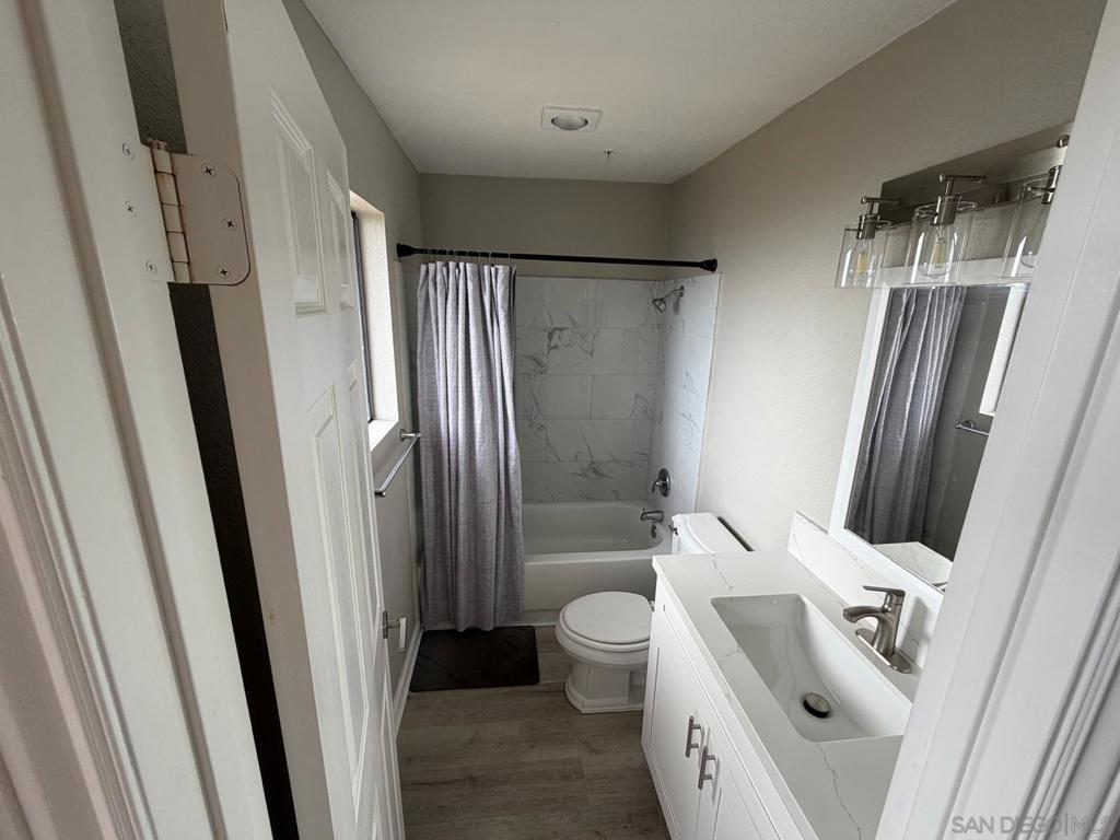 4041 Oakcrest Dr 307 Property Photo 10