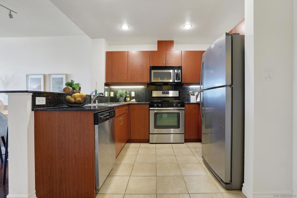 300 W Beech Street 805 Property Photo 5