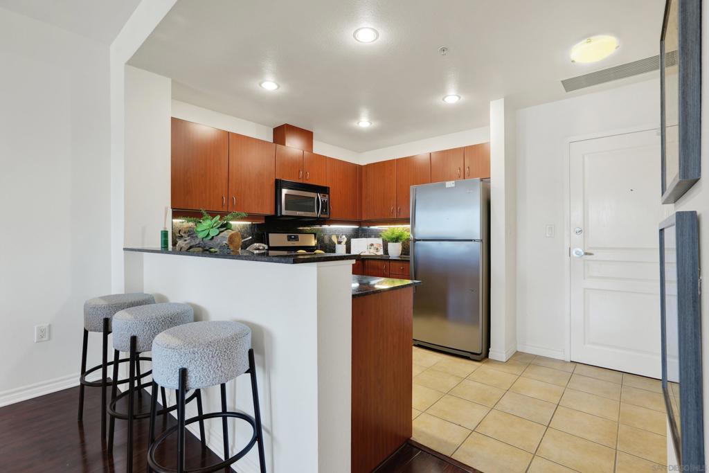300 W Beech Street 805 Property Photo 6